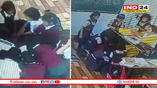 मैडम को आराम चाहिए! क्लास रूम में बच्चियों से दबवाए पैर