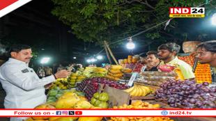 मुख्यमंत्री डॉ. मोहन यादव ने बाजार पहुंचकर ठेले से खरीदे फल, किया ई-पेमेंट