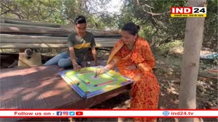 सिंधिया के लिए चुनाव अभियान में जुटी प्रियदर्शनी, ग्रामीण बच्चे के साथ खेला कैरम