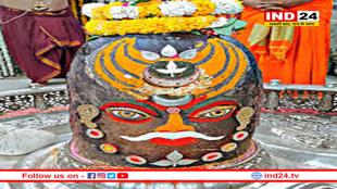 भस्म आरती में मखाने और मुंडमाला पहनकर सजे बाबा महाकाल