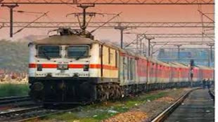 CG NEWS : रायपुर में टला बड़ा हादसा, चलते ट्रेन पर गिरा बिजली का खंबा, 3 यात्री हुए घायल