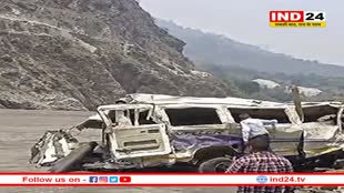 26 यात्रियों को लेकर जा रहा टेंपो ट्रैवलर अलकनंदा में गिरा, नौ की मौत