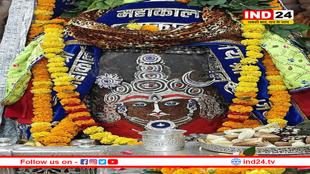 भक्तों को दर्शन देने चार बजे जागे बाबा महाकाल, सूर्य चंद्र और तिलक लगाकर दिए दिव्य दर्शन