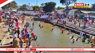 मकर संक्रांति पर श्रद्धालुओं ने नर्मदा में लगाई आस्था की डुबकी, पूजा अर्चना कर किया तिल का दान