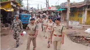 CG News :  असमाजिक तत्वों ने मंदिर में की तोड़फोड़,  पुलिस ने निकाला फ्लैग मार्च, शांति व्यवस्था बनाए रखने की अपील....