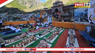 भू बैकुंठ बद्रीनाथ धाम में योग दिवस की अनोखी छटा, श्रद्धालुओं और सुरक्षाबलों ने मिलकर किया योगाभ्यास