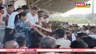 तहसीलदार मैडम ने किसान को जड़ दिया थप्पड़, सुबह से खाद के लिए लगा था लाइन में