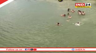 उज्जैन में मूर्ति विसर्जन के दौरान बड़ा हादसा, नदी में गिरा ट्रैक्टर, 10 से ज्यादा लोग थे सवार