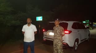 CG NEWS : छत्तीसगढ़-ओडिशा सीमा जाँच करने नाका पहुँचे कलेक्टर और वरिष्ठ पुलिस अधीक्षक...