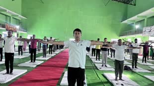  International Yoga Day 2023 -गरियाबंद में कलेक्टर-एसपी के साथ 200 से ज्यादा लोगों ने किया योग