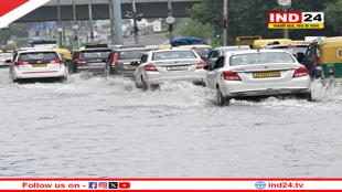 दिल्ली-NCR में रातभर हुई भारी बारिश, जलभराव से सड़कों पर लगा भीषण जाम