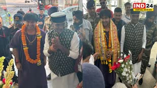 Bageshwar Dham : पंडित धीरेन्द्र कृष्ण शास्त्री भोपाल पहुंचे, मंत्री विश्वास सारंग ने किया स्वागत