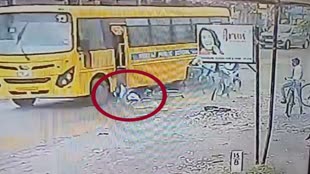 CG NEWS : लौट रही स्कूल छात्रा गड्डे में गिरी तेज रफ्तार कुचलते हुए निकली बस.   