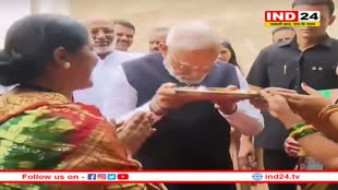 लखपति दीदी सम्मेलन में पीएम मोदी, लाभार्थियों से की बात