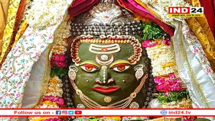 आषाढ़ शुक्ल पक्ष की अष्टमी पर सूर्य, चंद्र और त्रिपुंड से महाकाल का भव्य श्रृंगार