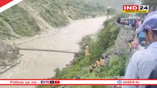 रुद्रप्रयाग में बड़ा हादसा, उफनती अलकनंदा नदी में गिरी यात्रियों से भरी बस, एक की मौत, रेस्क्यू जारी