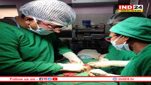 प्राइवेट हॉस्पिटल की लापरवाही! ऑपरेशन कर बच्चेदानी में छोड़ा कपड़ा, लगा दिए फिर टांके