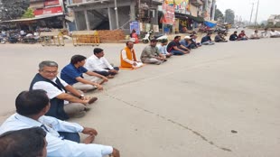 CG NEWS : सड़क निर्माण के दौरान धूल उड़ने से परेशान नगर वासियों ने कर दिया था चक्का जाम....