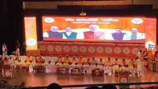 सिंधिया बोले जो जीतेगा उसे ही टिकट मिलेगा कोई किसी के गुट का नहीं है