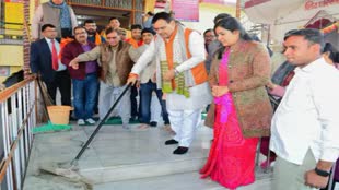 Rajasthan News: जयपुर के रामचंद्रजी मंदिर में सीपी जोशी ने लगाई झाड़ू,बोले- मंदिरों को बनाया जाएगा दर्शनीय