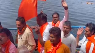 पुजारियों का जल सत्याग्रह, खटलापुरा घाट पर पानी में उतरकर जल सत्याग्रह कर रहे पुजारी