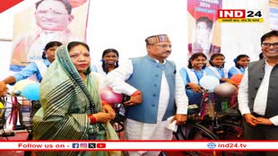 नवमी में प्रवेशित 30 छात्राओं को मुख्यमंत्री विष्णु देव साय ने वितरित की साइकिल
