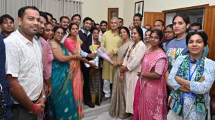  स्वास्थ कर्मियों की हड़ताल खत्म : हेल्थ फेडरेशन के प्रतिनिधिमंडल ने मुख्यमंत्री बघेल से की मुलाकात, विभिन्न मांगों के संबंध में सौंपा ज्ञापन