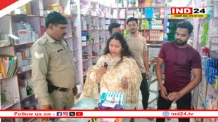 ड्रग इंस्पेक्टर अनीता भारती ने रूड़की में मेडिकल स्टोर पर मारा छापा, स्टोर पर मिली कई एक्सपायरी दवा
