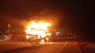 CG News : नेशनल हाईवे पर भीषण हादसा, चलते ट्रक में लगी आग, आग के लगने से चालक गंभीर रूप से घायल...