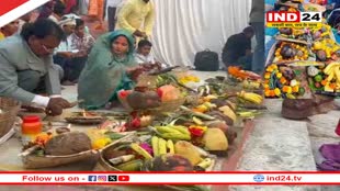 छत्तीसगढ़ में डूबते सूर्य को अर्घ्य, गाया आराधना गीत, महादेव घाट में उमड़ी श्रद्धालुओं की भीड़