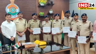 CG News वरिष्ठ पुलिस अधीक्षक प्रशांत अग्रवाल ने किया  पुलिसकर्मियों को सम्मानित..