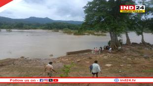 ग्रामीणों से भरी नाव पलटी, एक व्यक्ति लापता, चार लोग सुरक्षित बाहर निकाले गए