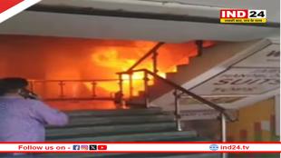 नोएडा के सेक्टर 18 में शॉपिंग कॉम्प्लेक्स में लगी भीषण आग, कई लोग फंसे