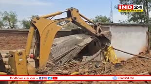 ASI को कुचलने वाले रेत माफिया और ड्राइवर के घर पर चला प्रशासन का बुलडोजर, फरार आरोपी पर 30 हजार का इनाम