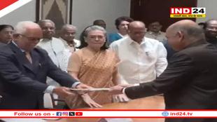 उपराष्ट्रपति चुनाव, I.N.D.I.A गठबंधन के उम्मीदवार बी सुदर्शन रेड्डी ने भरा नामांकन, खड़गे-सोनिया-राहुल समेत कई बड़े नेता रहे मौजूद