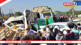 ट्रक-ट्रैवलर और कार आपस में टकराईं, 7 लोगों की मौत की सूचना