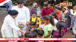 मुख्यमंत्री डॉ. मोहन यादव का बारिआम दौरा: महिलाओं से खरीदे आम, बच्चों को स्कूल भेजने की अपील