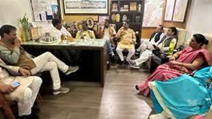 CG NEWS : भूपेश बघेल से की मुलाकात विनय जायसवाल और बृहस्पत सिंह के साथ कई नेताओं ने , विधानसभा में हार को लेकर की चर्चा.....