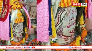 मुंडमाला पहन देवी स्वरूप में सजे बाबा महाकाल