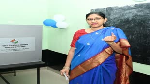 CG NEWS :  मुख्य निर्वाचन पदाधिकारी रीना बाबा साहेब कंगाले ने  धरमपुरा से किया मतदान....