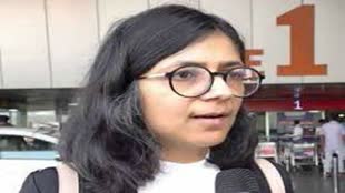 राहुल गांधी के 'फ्लाइंग किस' विवाद पर स्वाति मालीवाल का स्मृति ईरानी से सवाल, तब क्यों नहीं...