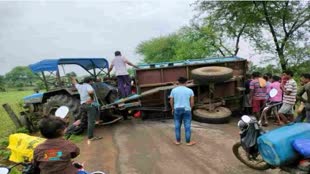 CG NEWS :  ट्रैक्टर-ट्रॉली पलटने से हुआ बड़ा हादसा, गर्भवती की मौत,  35 से ज्यादा लोग हुए घायल