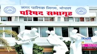 भोपाल: नगर निगम और स्वास्थ्य विभाग का अमला सख्त, अवैध मांस की दुकानों को कराया बंद 