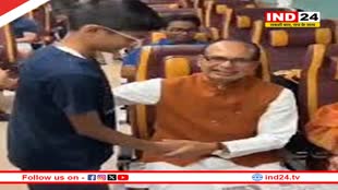 मुरैना-ग्वालियर स्टेशन पर शिवराज से मिलने पहुंचे समर्थक, भोपाल में 50 से ज्यादा मंचों पर होगा स्वागत