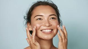 घर बैठे फेशियल से पाएं इंस्टेंट ग्लो, पार्लर ट्रीटमेंट भी लगे बेअसर