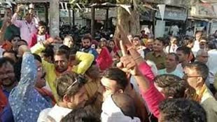 CG News :  छत्तीसगढ़ में हो रहा जबरन धर्मांतरण? मोहल्ले वालों ने महिला और युवती को जमकर पीटा, वीडियो वायरल होने पर हिंदू संगठनों ने किया विरोध