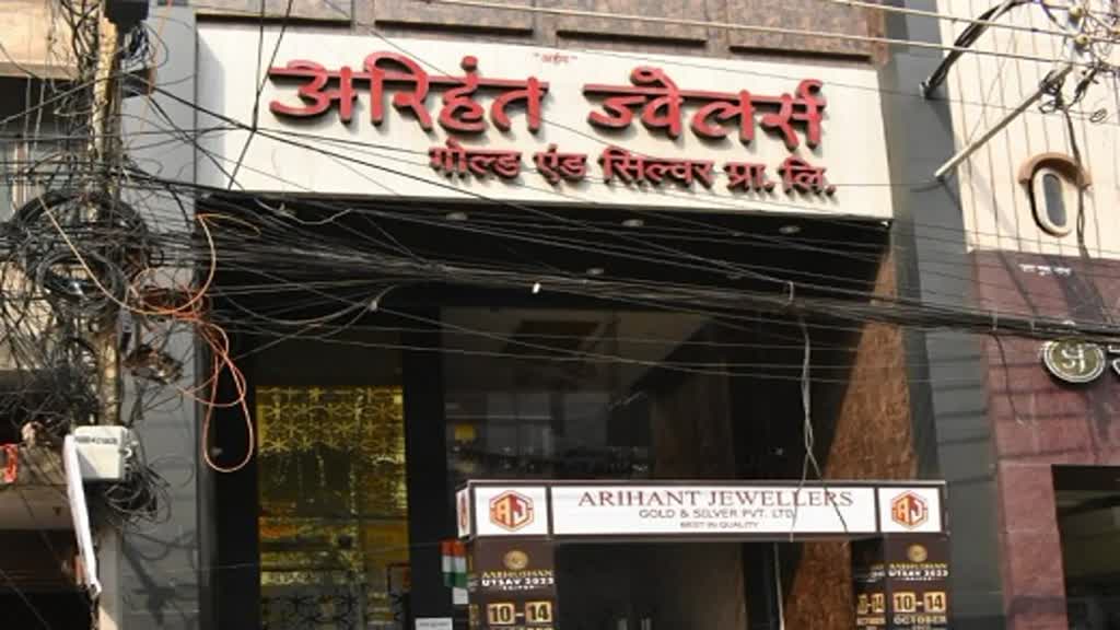 CG NEWS : रायपुर के तीन ज्वेलर्स के 11 ठिकानों पर आईटी की रेड रिकॉर्ड खंगाल में लगे अधिकारी.....