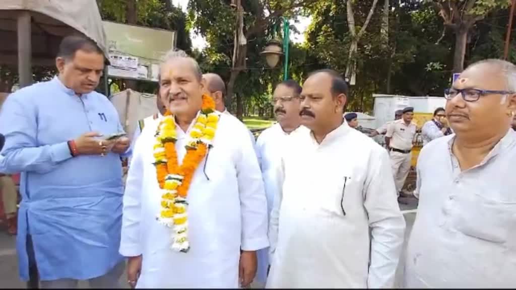 CG NEWS : BJP की चौथी सूची पर कांग्रेस नेता धनेंद्र साहू बोले –  चुनाव लड़ने से पहले ही हार गए हैं....