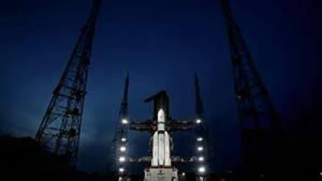 चंद्रयान-3 की सफलता के लिए महादेव मंदिर में अनुष्ठान, सांदीपनि आश्रम स्थित महादेव मंदिर पर अभिषेक शुरू