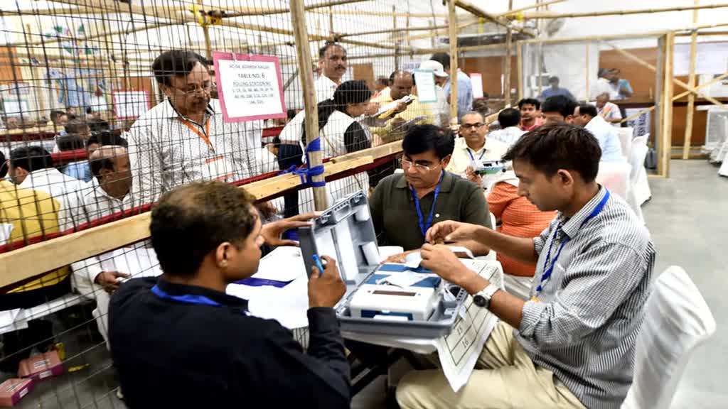 मध्यप्रदेश की 230 सीटों पर मतगणना शुरू, सबसे पहले डाक मतपत्रों की काउंटिंग